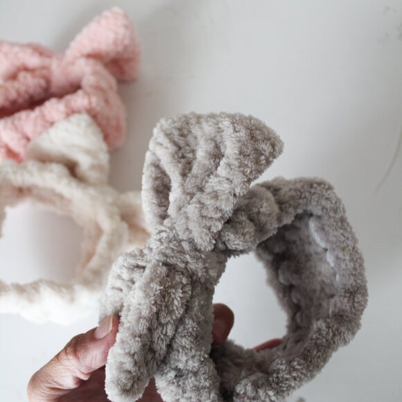 Lot of 3 Microfiber Bowtie Spa Headbands for washing face: White Gray Pink - Picture 4 of 6